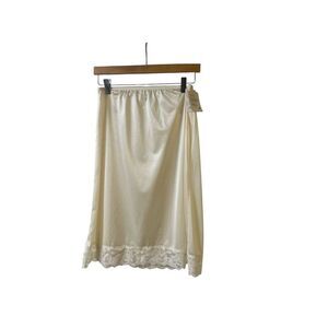Retro/Vintage half slip cream color sz Large NWT